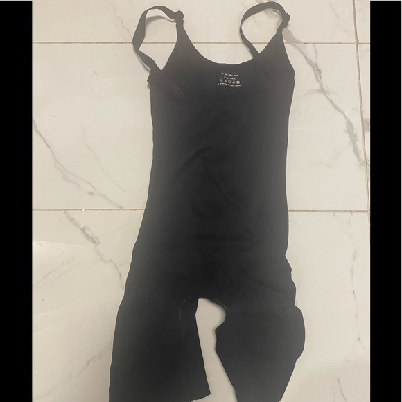 Women’s size Nwot compression suit - Picture 1 of 5